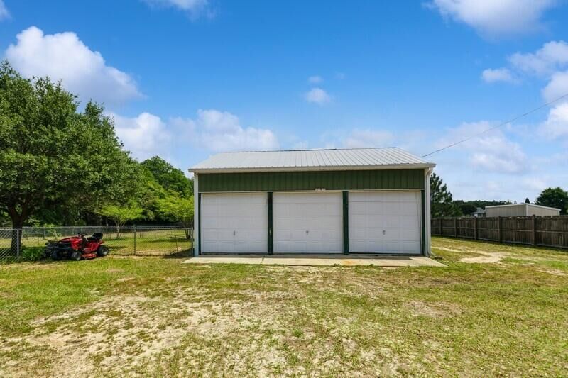 Property Photo: 2377 Lake Silver Road FL 32536