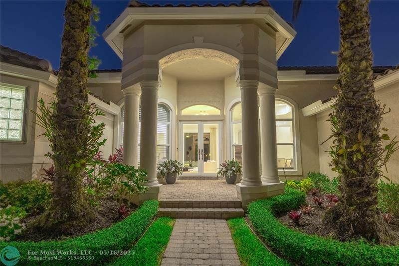 Property Photo: 2529 Montclaire Cir FL 33327