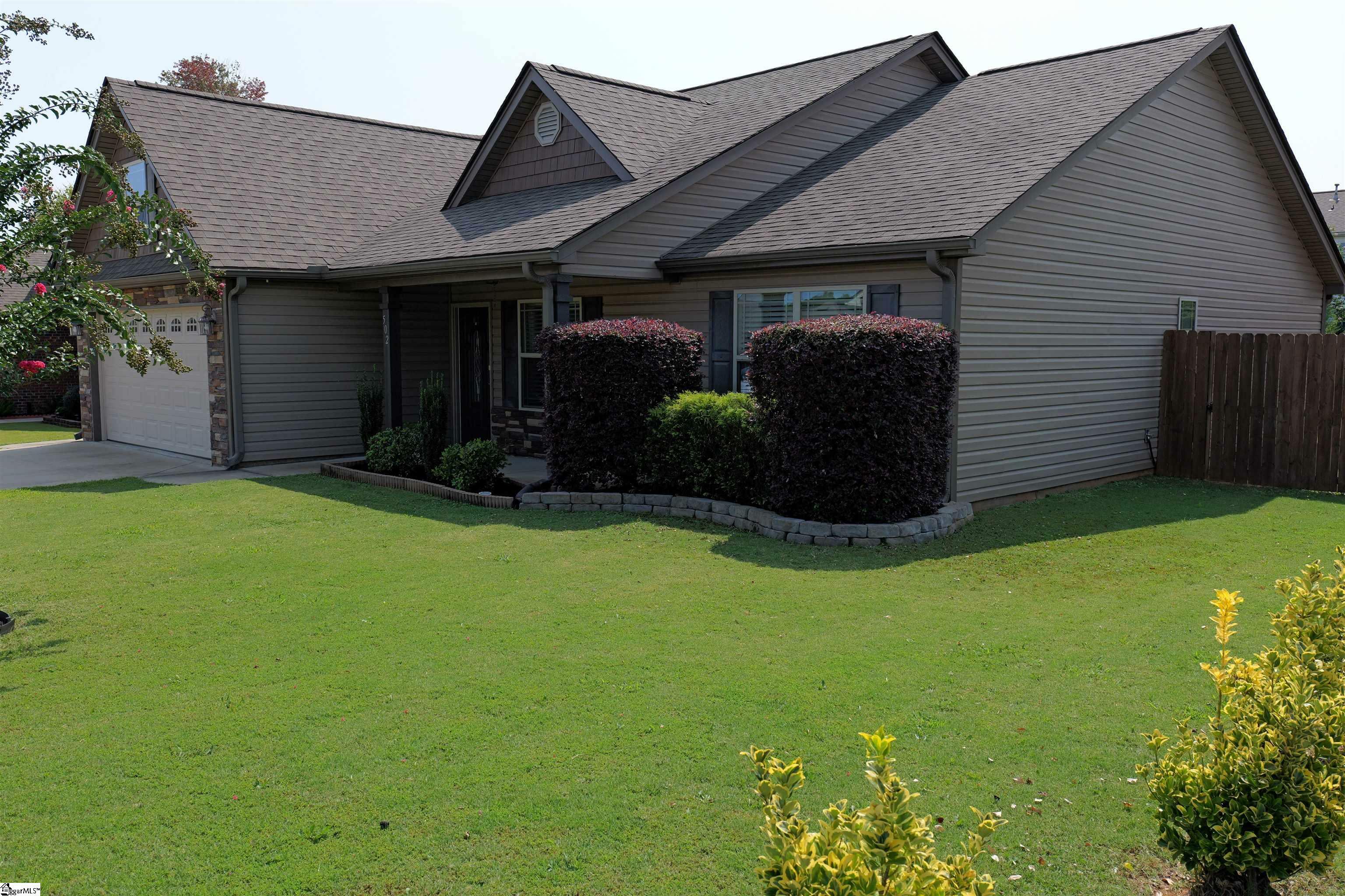 Property Photo: 502 E Heatherstone Lane SC 29376