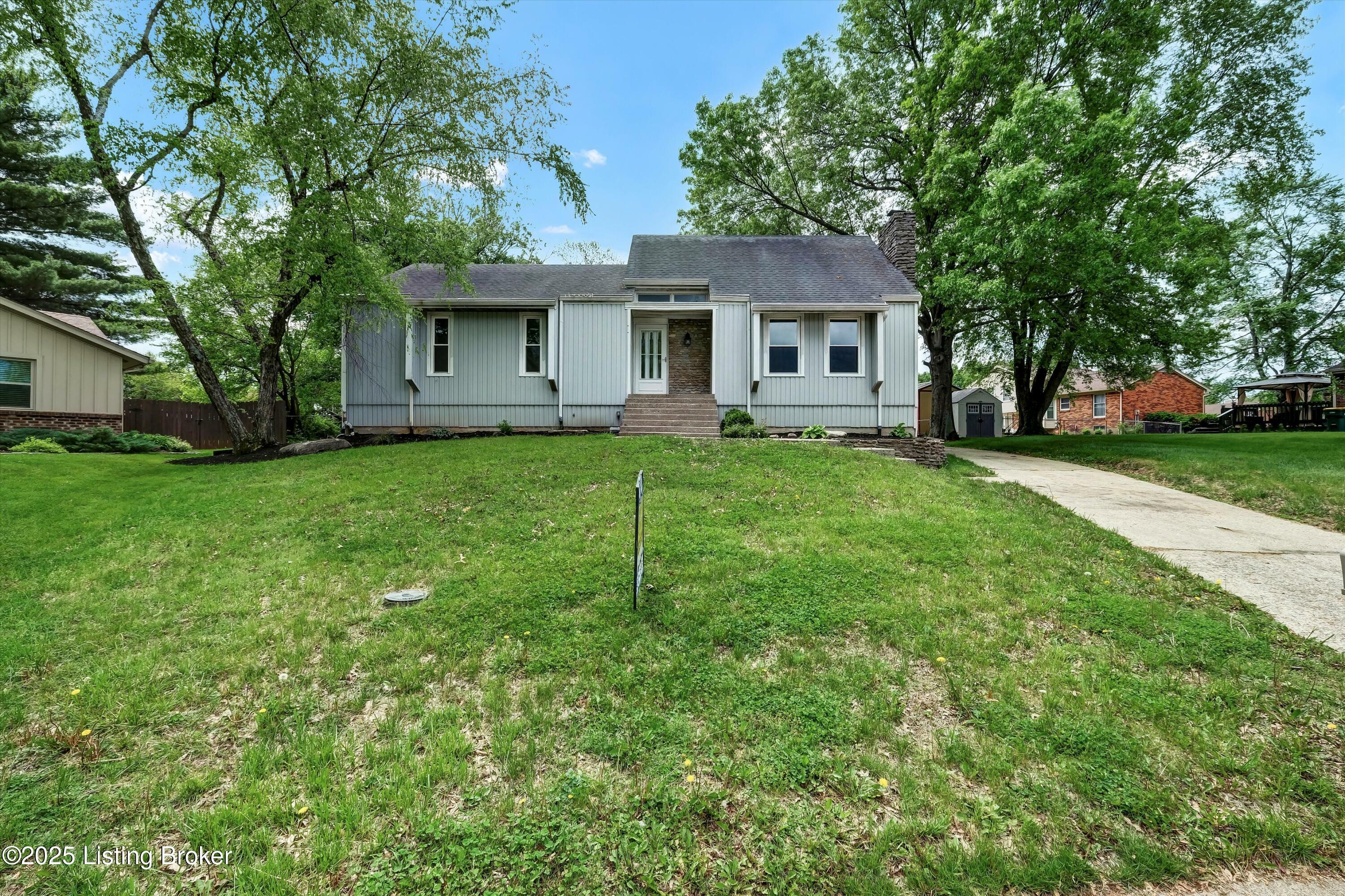 8102 Amity Ln  Louisville KY 40220 photo
