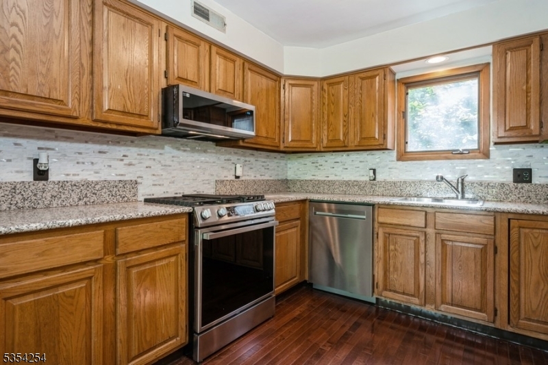Property Photo:  5 Wimbledon Dr 1  NJ 07462 