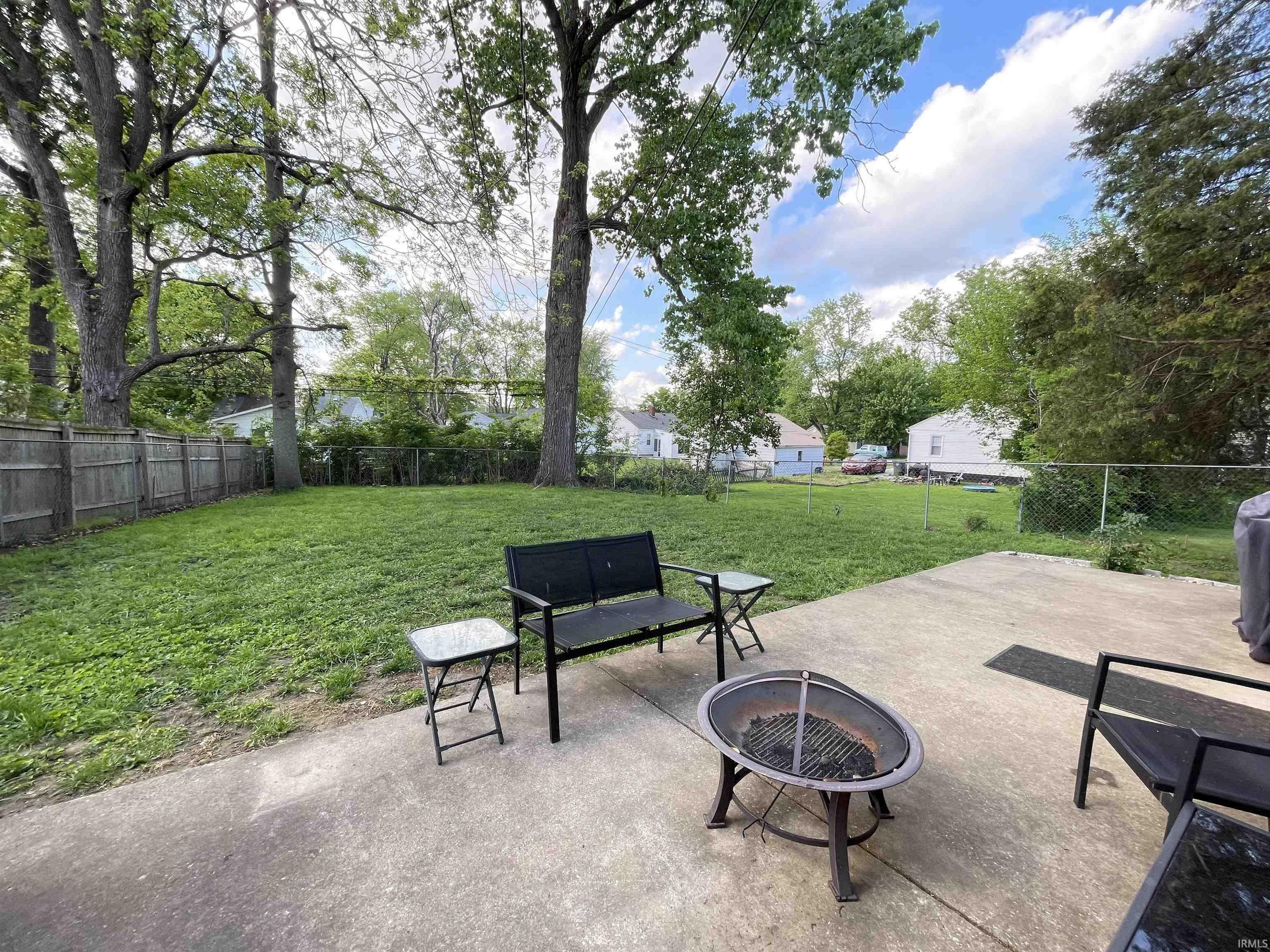 Property Photo: 2156 Oakland Avenue IN 47711