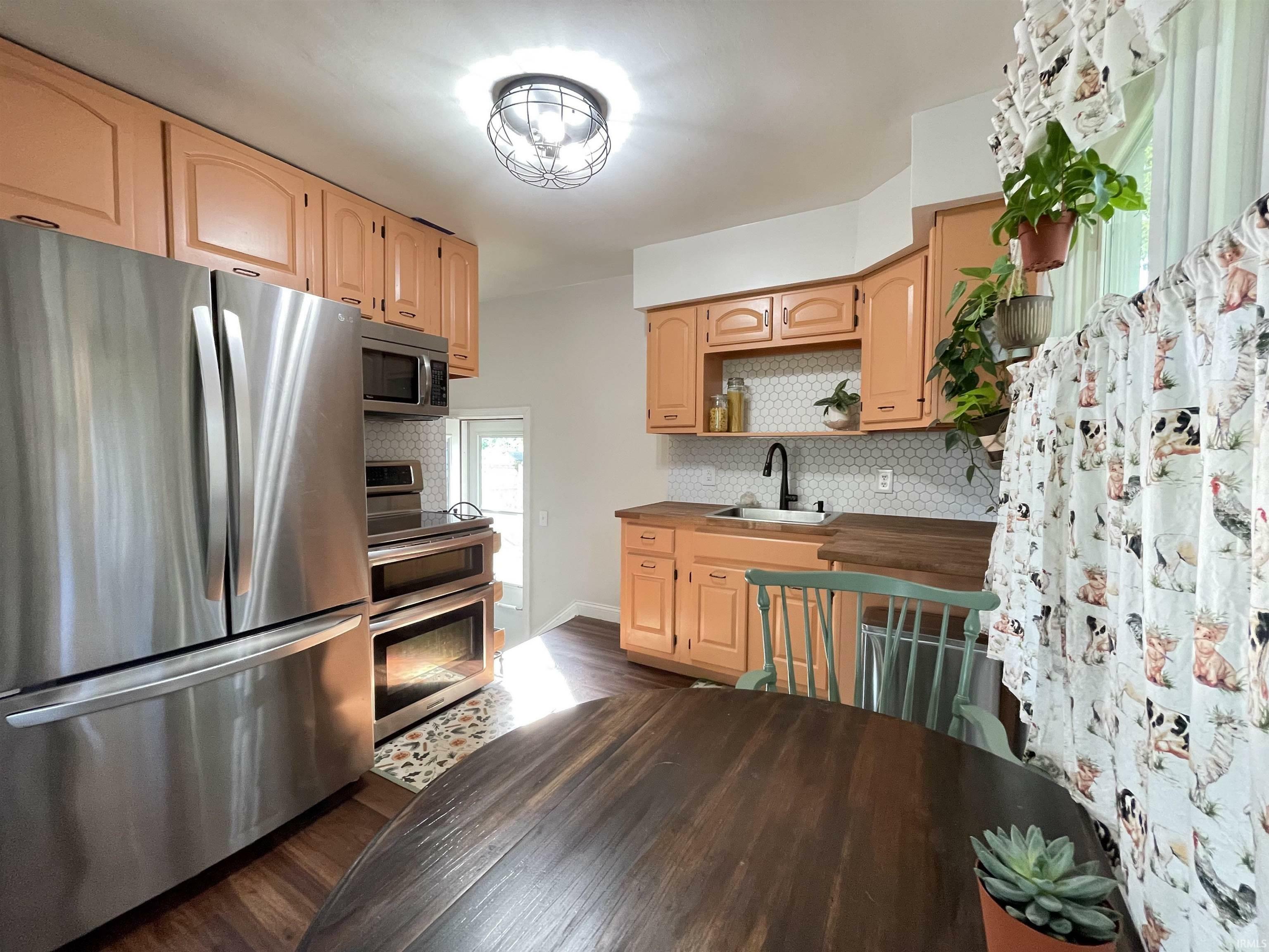 Property Photo: 2156 Oakland Avenue IN 47711