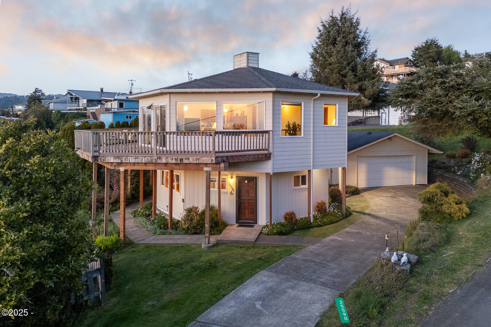 Property Photo:  35590 Upper Loop  OR 97149 