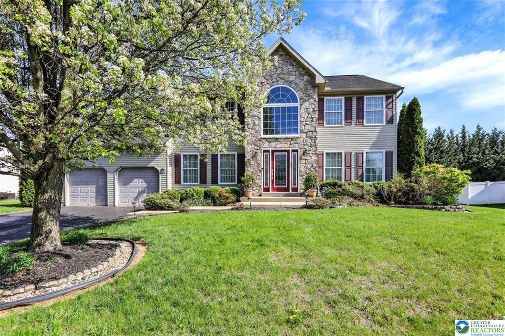 Property Photo:  105 Kensington Boulevard  PA 19510 