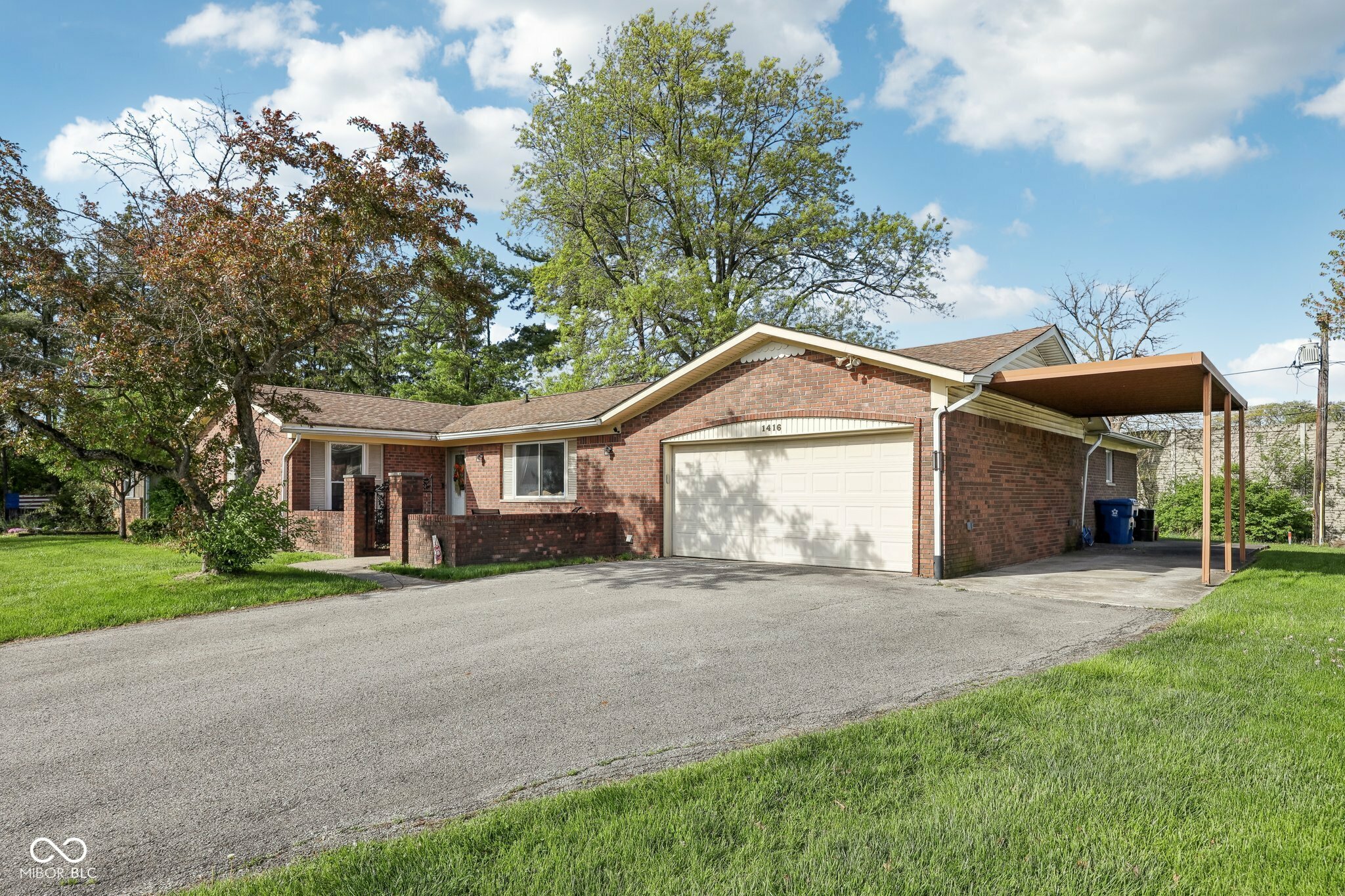 Property Photo: 1416 Wellington Avenue IN 46219