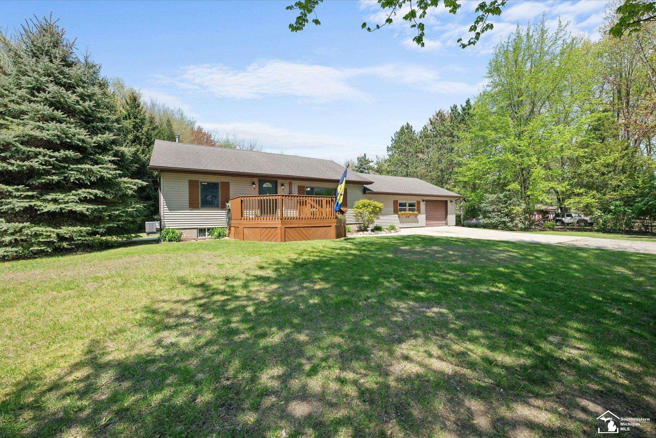 Property Photo: 14340 Dixon Road MI 48131