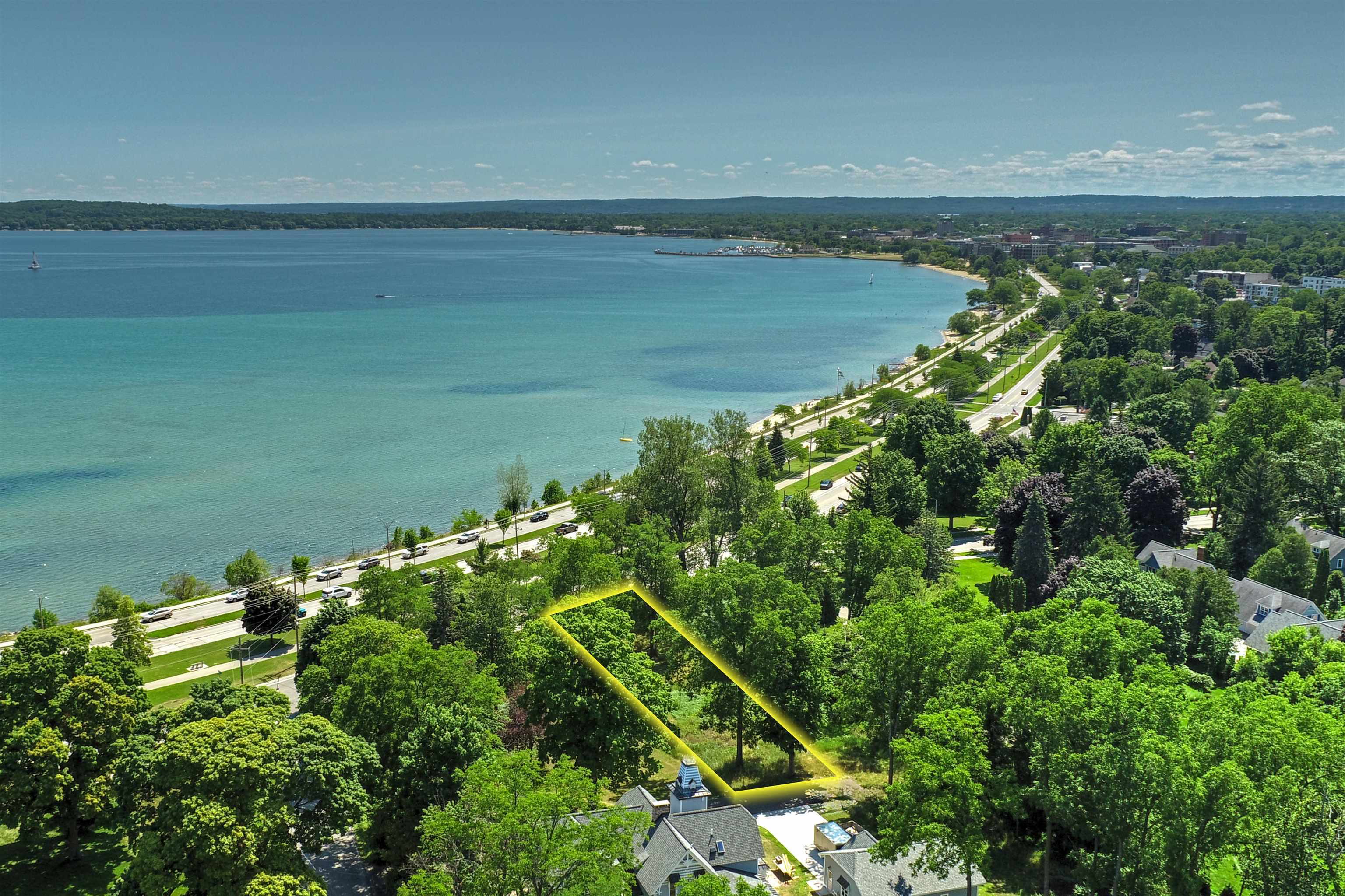 1123 Bay Street  Traverse City MI 49684 photo