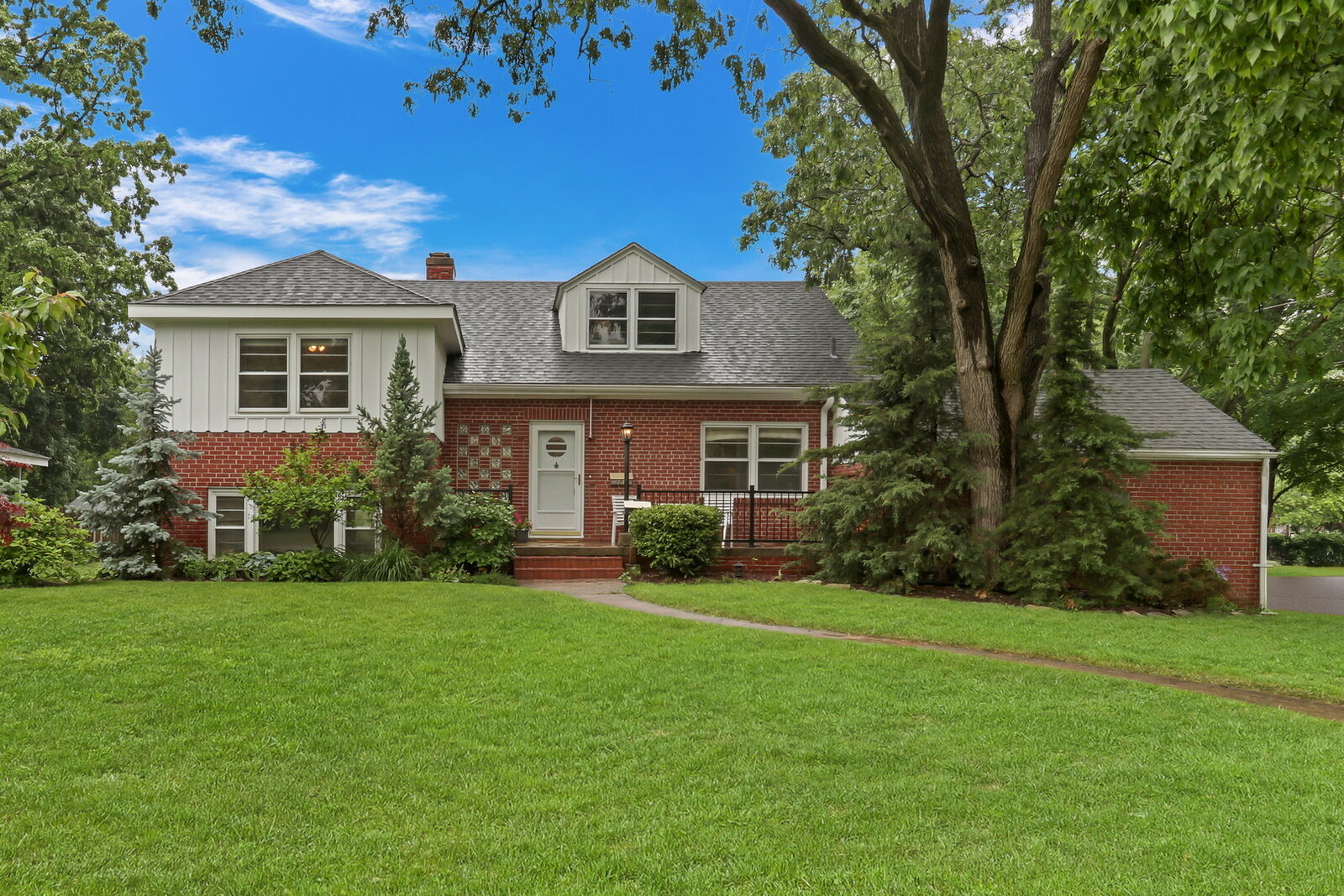 Property Photo: 201 Junior Avenue IL 60030