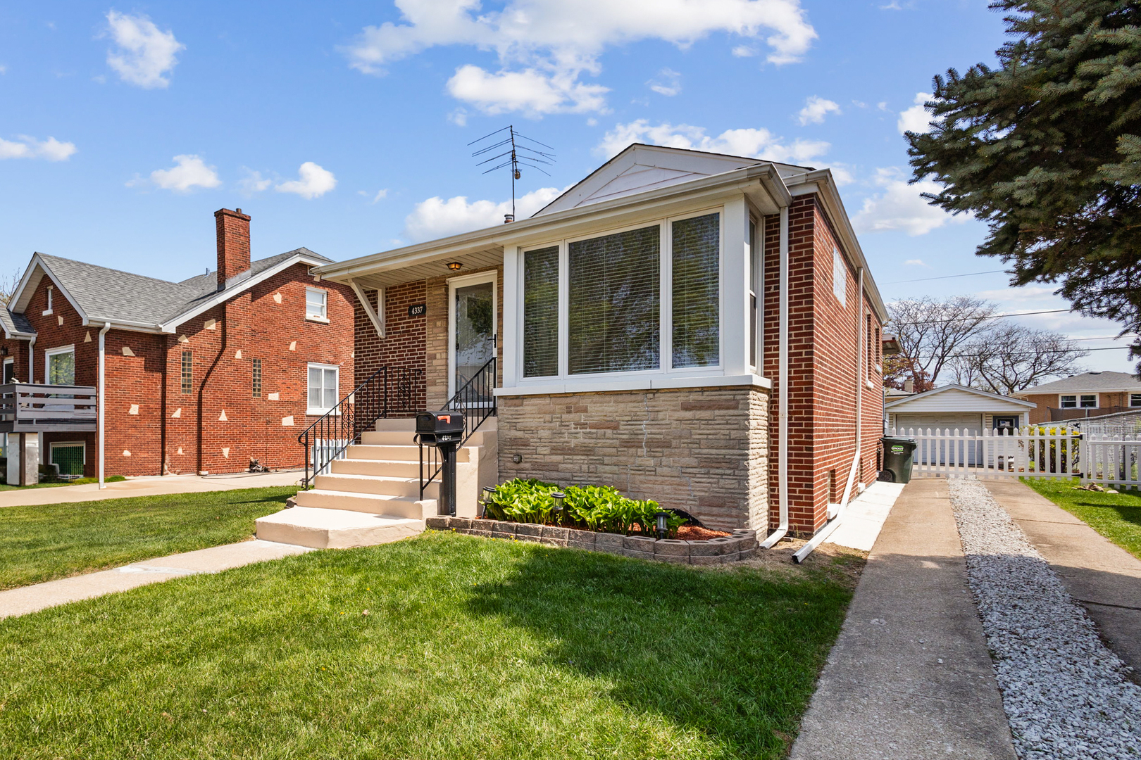 Property Photo: 4337 Maple Avenue IL 60513
