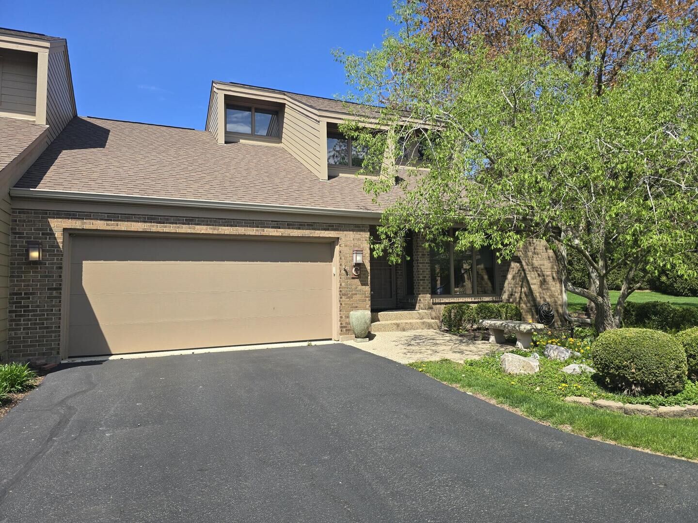Property Photo:  