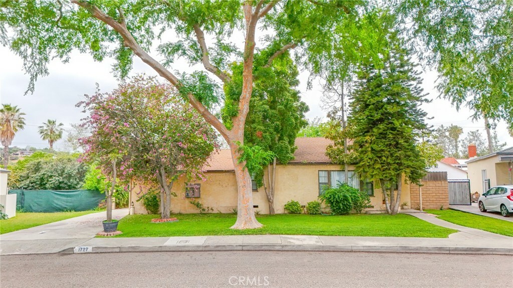 Property Photo: 1727 Westwood Place CA 91768