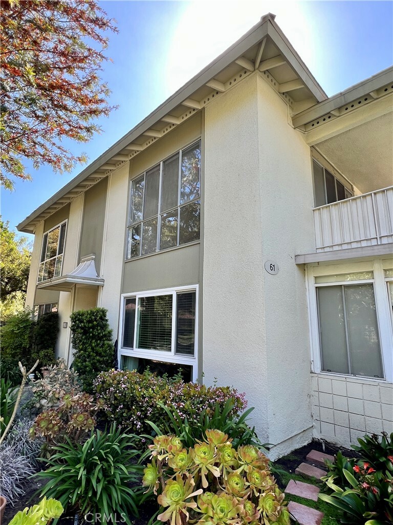 Property Photo: 61 Calle Cadiz Q CA 92530