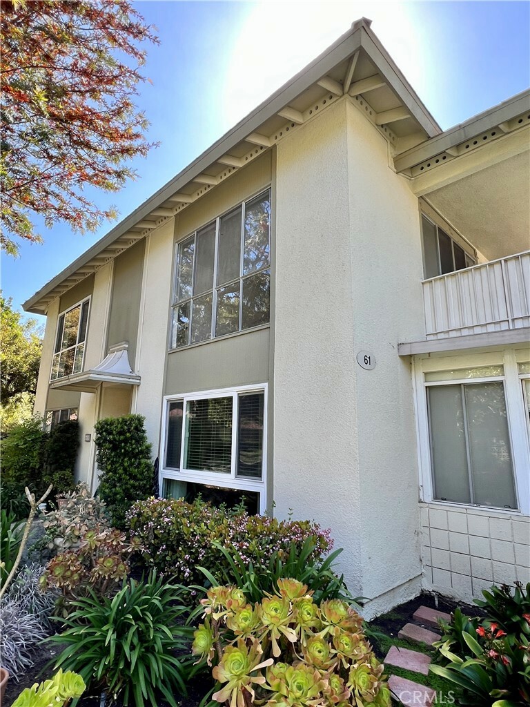 Property Photo: 61 Calle Cadiz Q CA 92530
