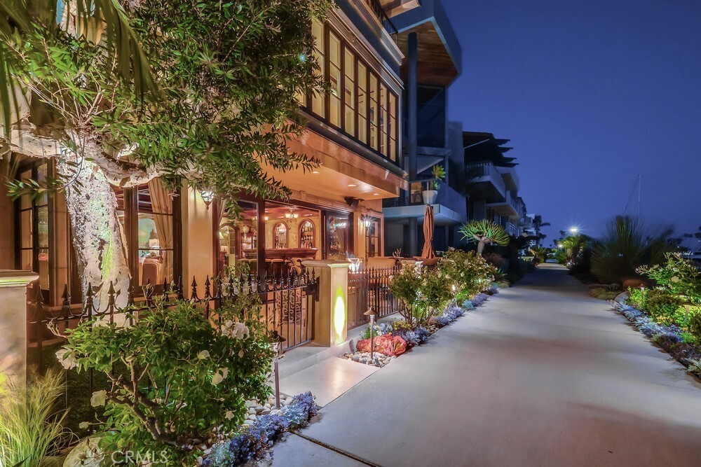 Property Photo: 6048 Lido Lane CA 90803