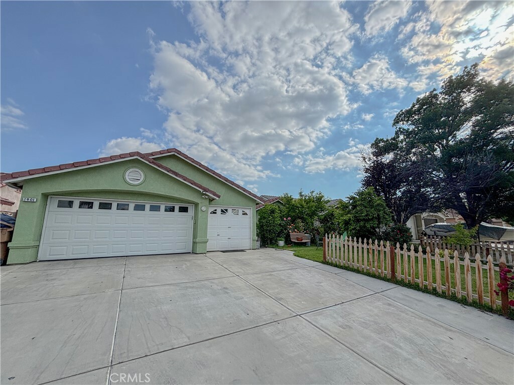Property Photo:  2901 Flint Hills Drive  CA 93313 