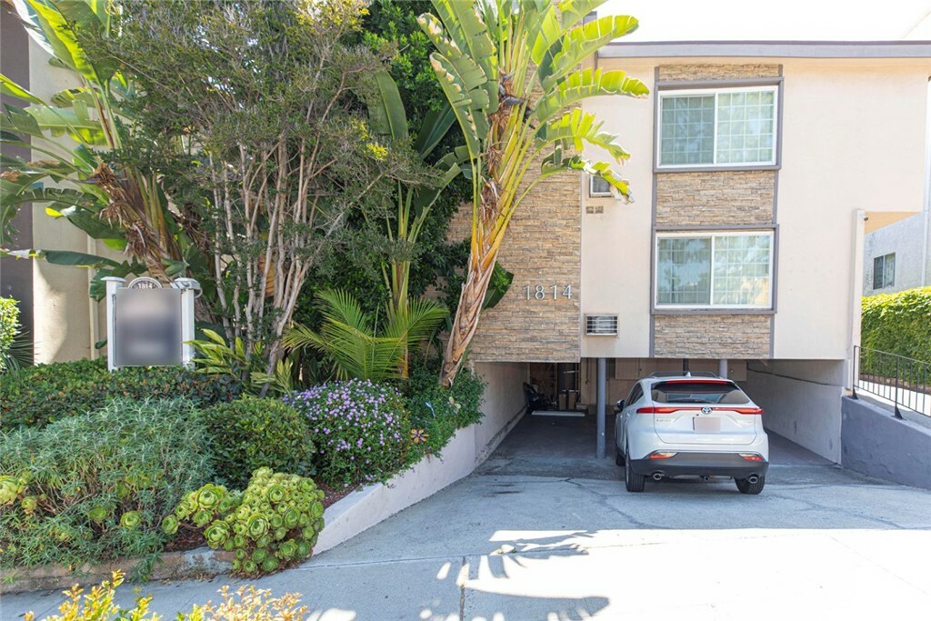 Property Photo: 1814 Grismer Avenue CA 91504