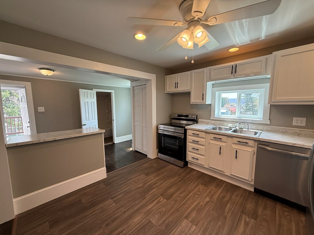 Property Photo: 115 Royal Street WV 24740
