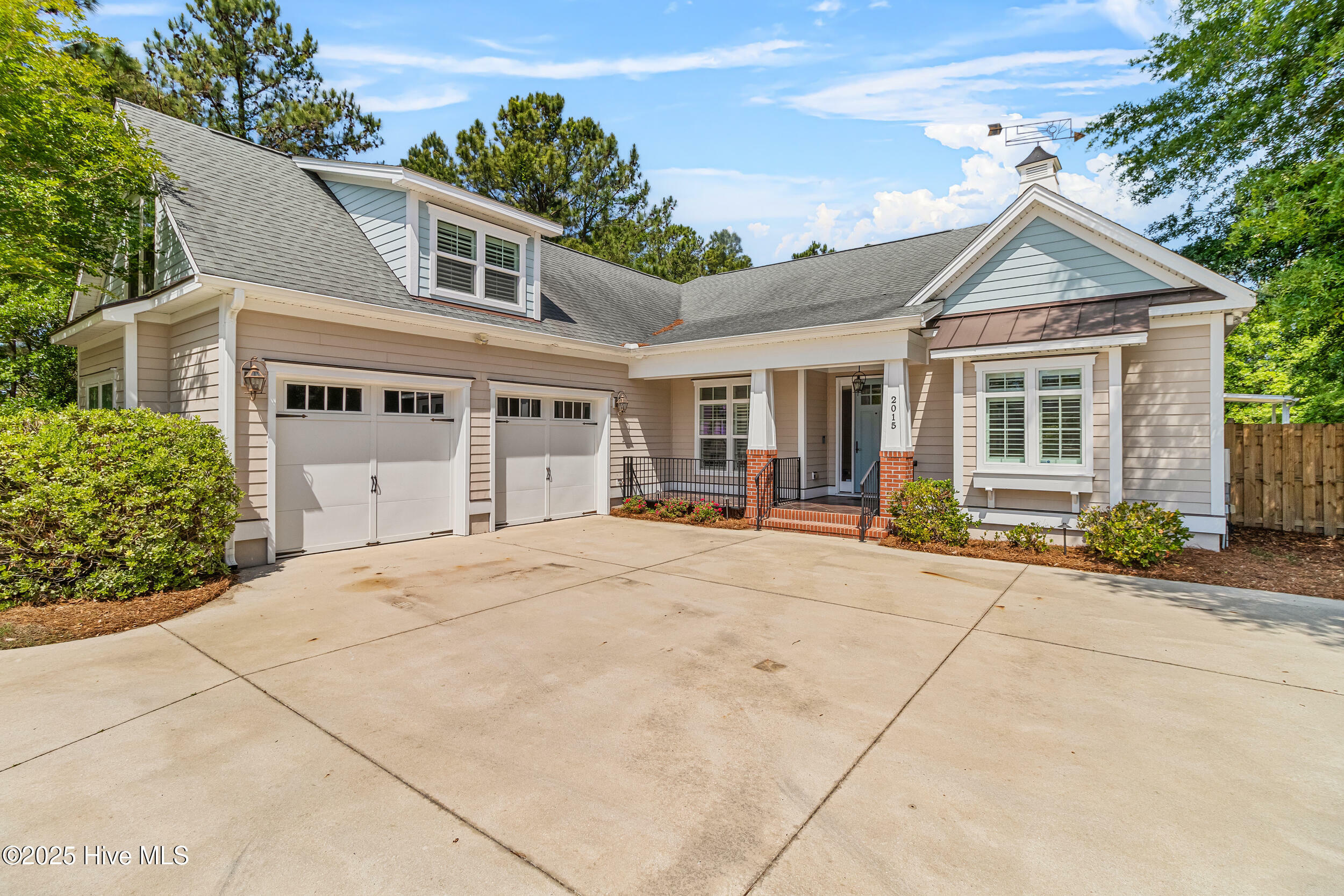 Property Photo: 2015 Lynnwood Drive NC 28403