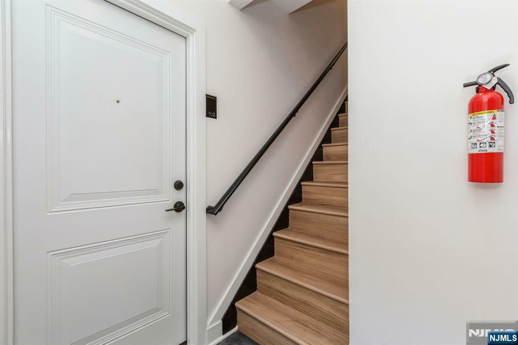 Property Photo:  164 Glenwood Avenue 102  NJ 07003 