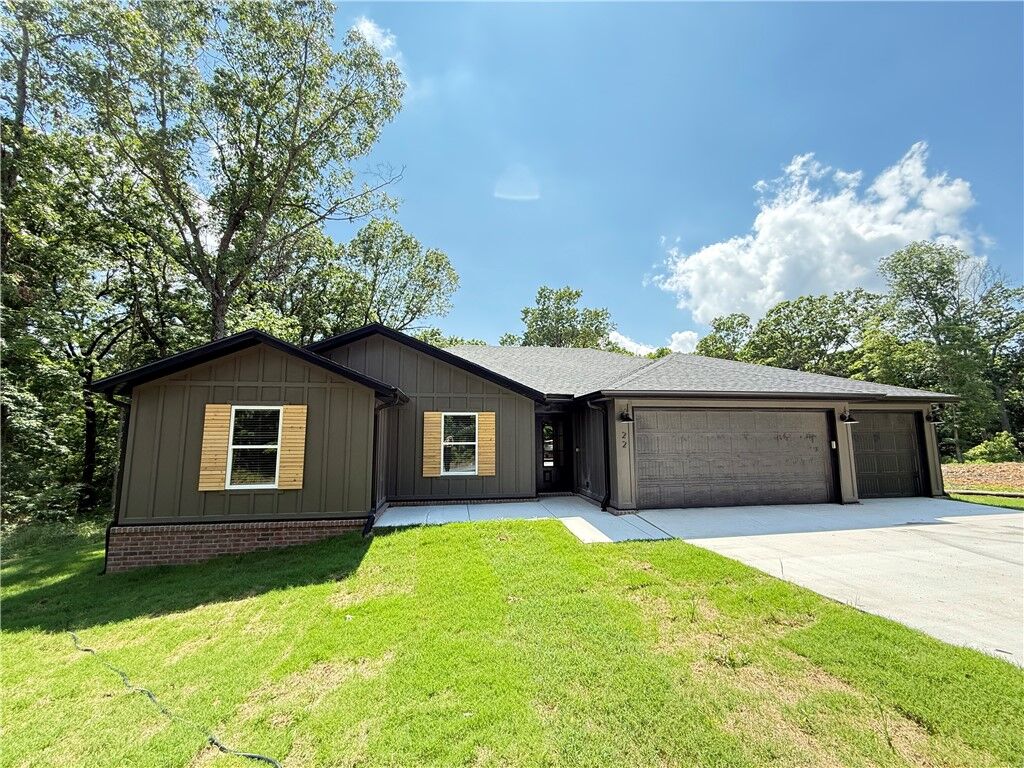 Property Photo:  22 Lochgilphead Lane  AR 72715 