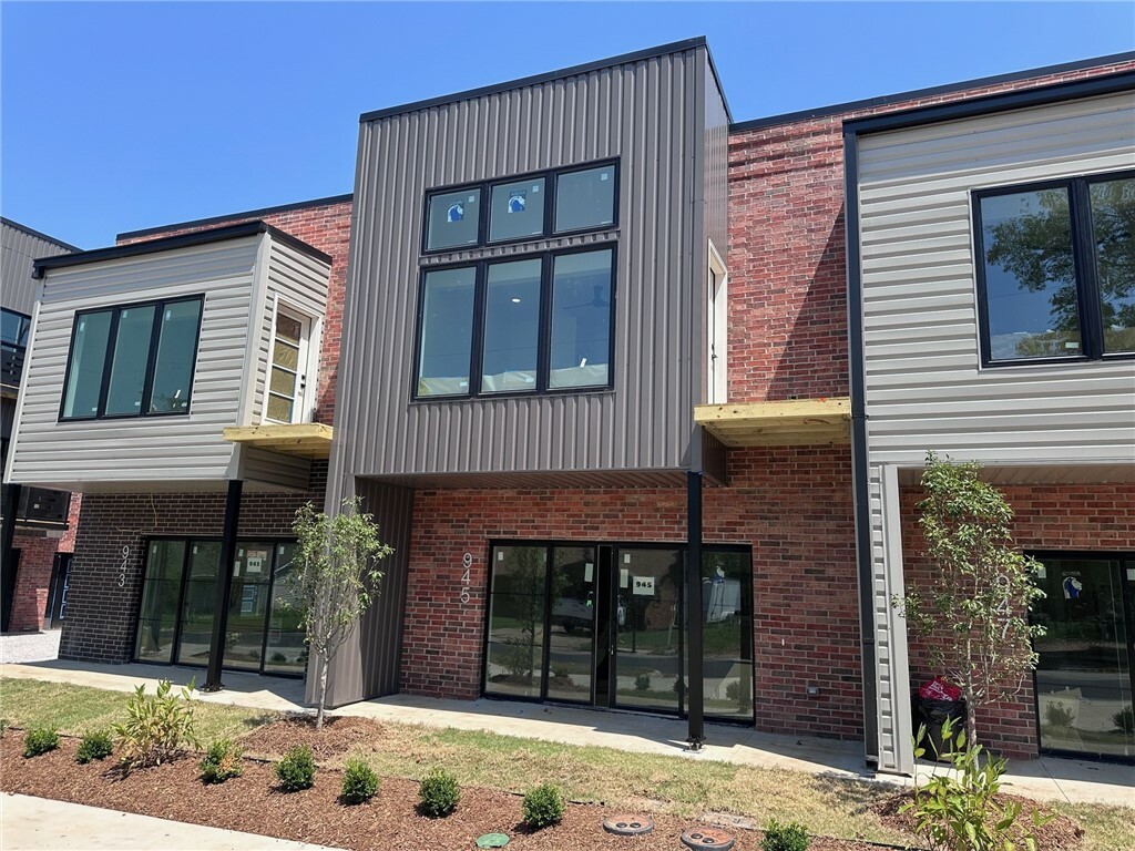 Property Photo: 945 SE 10th Street AR 72712