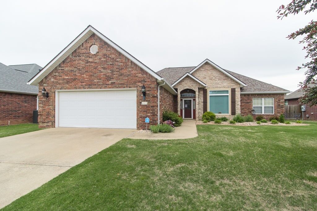 Property Photo:  203 W Hayden Boulevard  AR 72756 