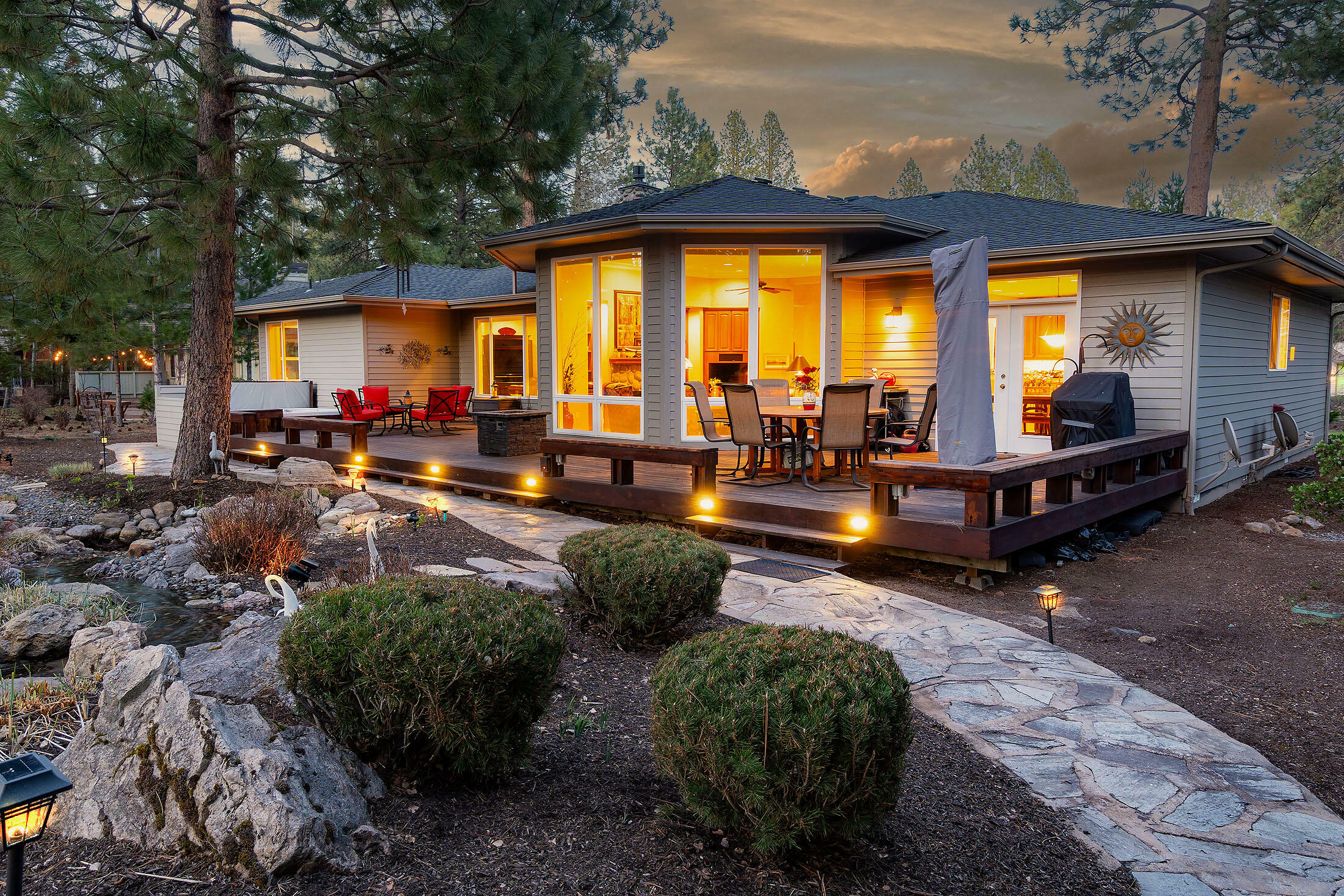 Property Photo: 60805 Currant Way OR 97702