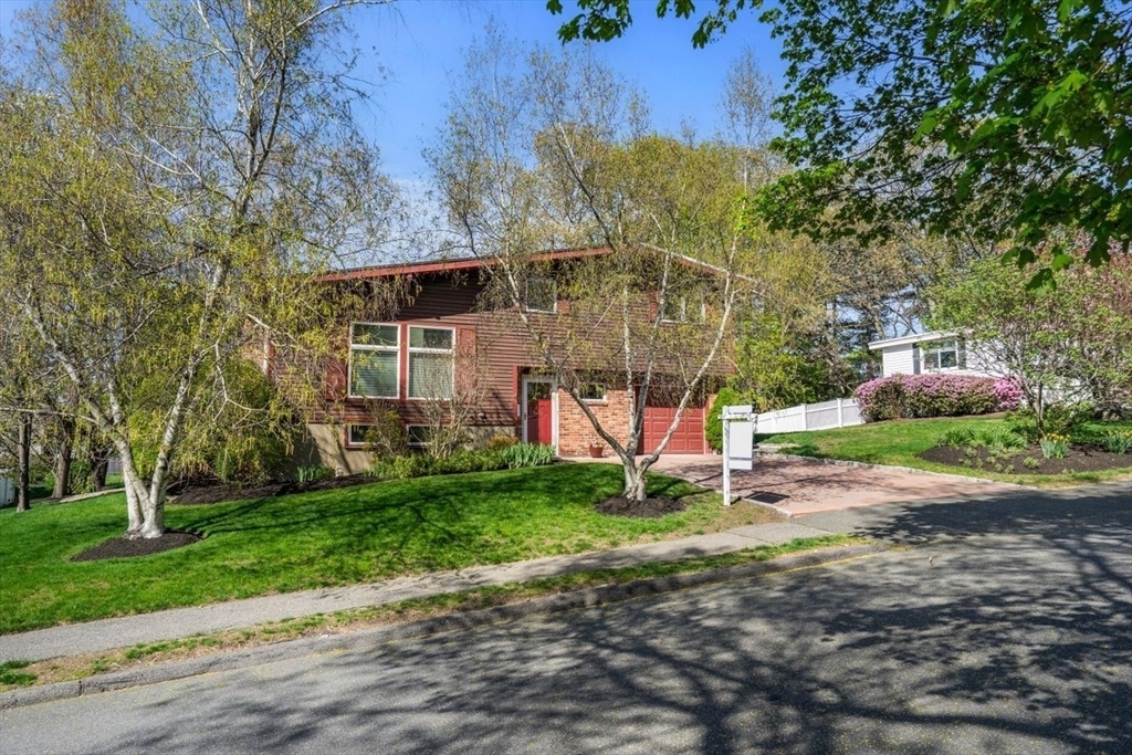 Property Photo: 4 Belleair Dr MA 01907