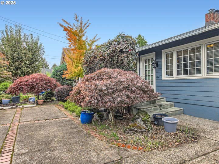 Property Photo: 1027 SE Tacoma St OR 97202