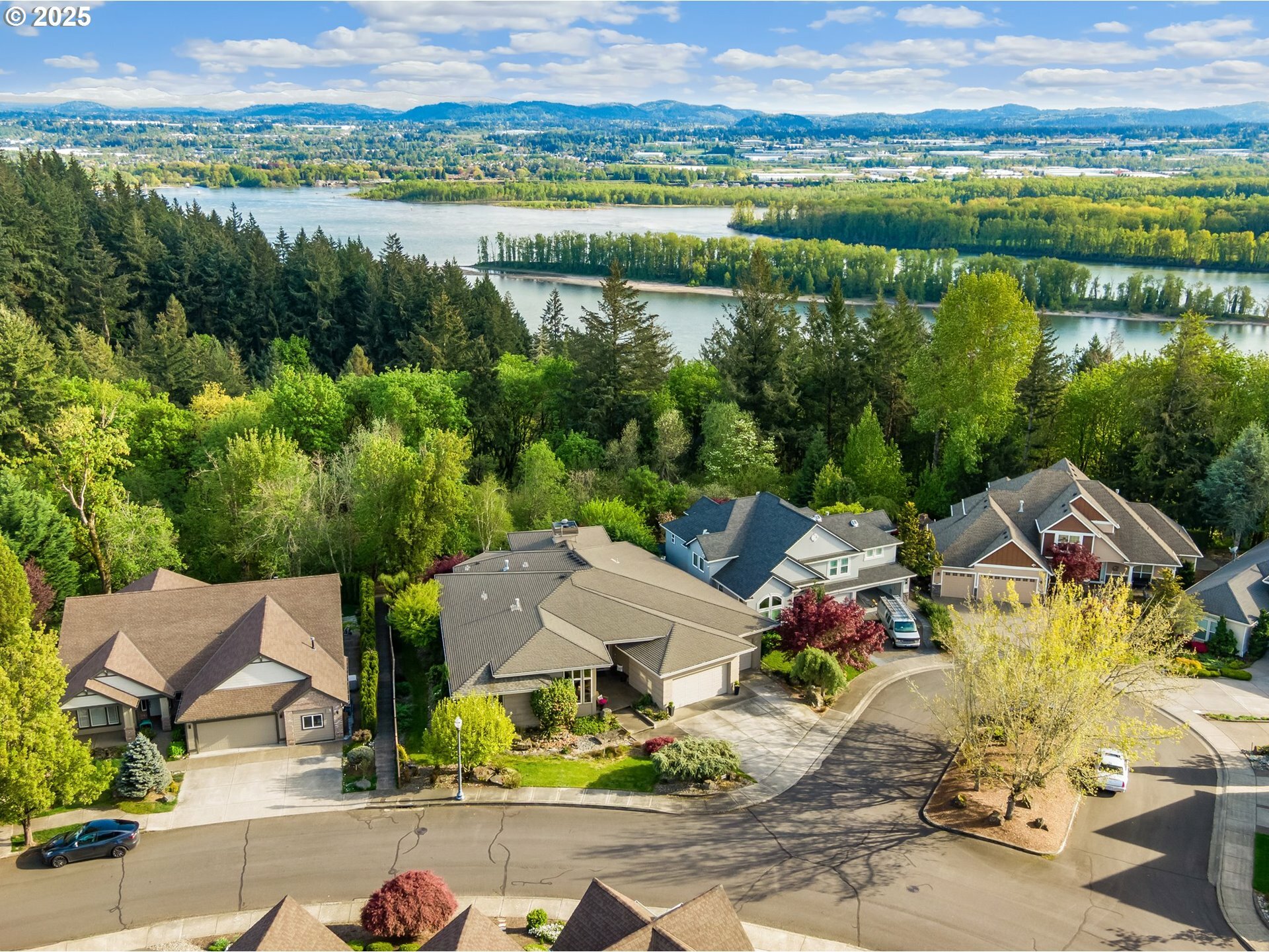 Property Photo: 840 NW Deerfern Loop WA 98607