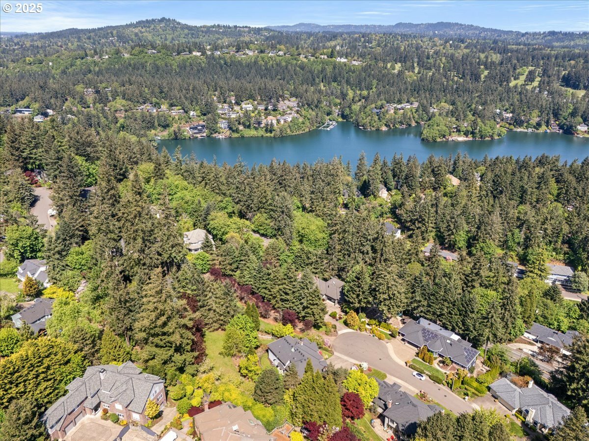 Property Photo: 1224 Tyndall Ct OR 97034