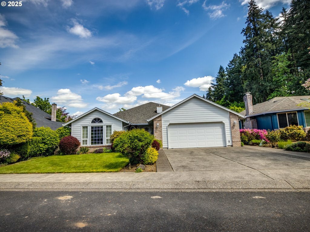 Property Photo: 16266 SE Clare Ct OR 97267