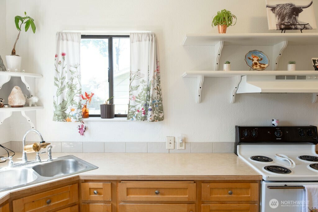 Property Photo: 616 Pleasant Street WA 99362