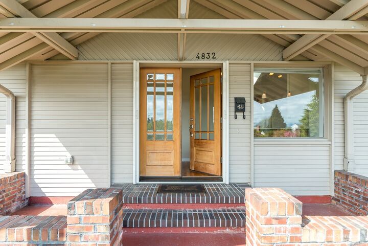 Property Photo:  4832  Delaware Avenue  WA 98203 