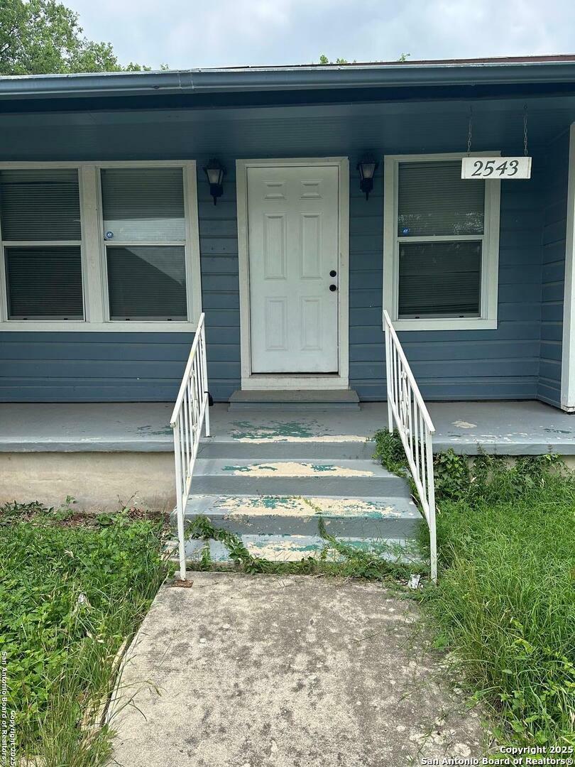 Property Photo: 2543 W Mulberry TX 78228