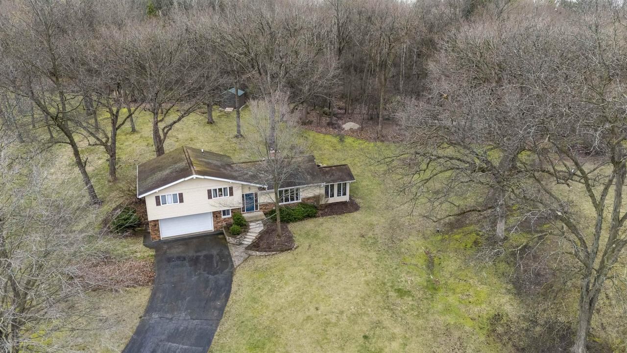 Property Photo: N7389 Hillendale Parkway WI 53916