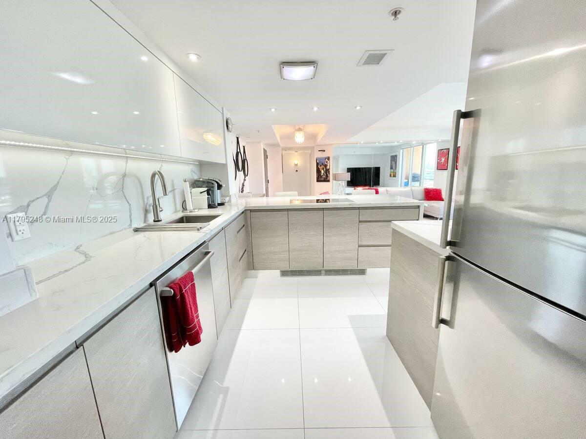 Property Photo: 90 Alton Rd Fl-5 FL 33139