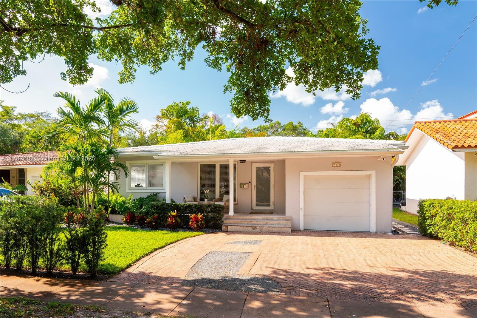 Property Photo: 708 Majorca Ave FL 33134