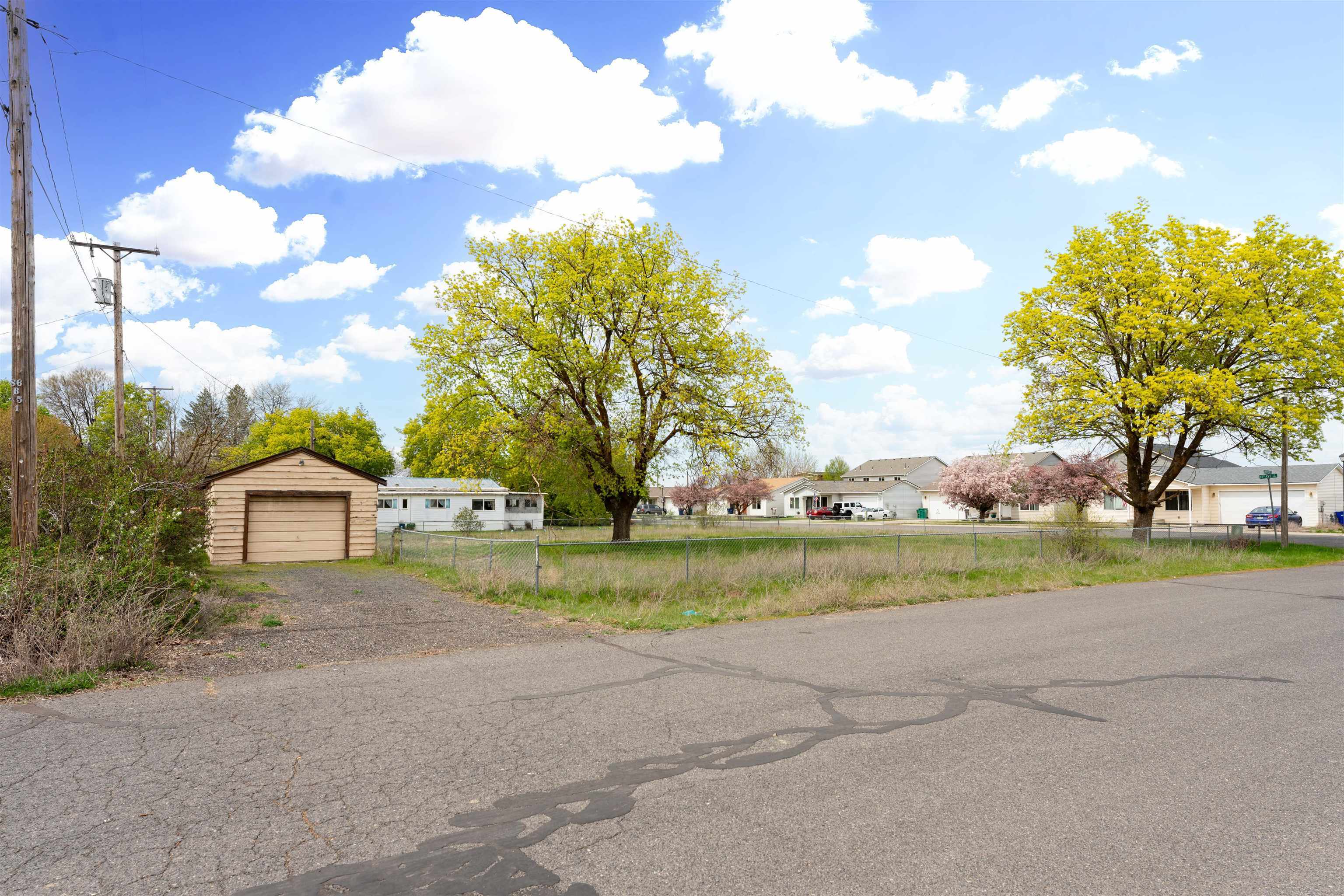 Property Photo: 1208 S Loffler St WA 99001