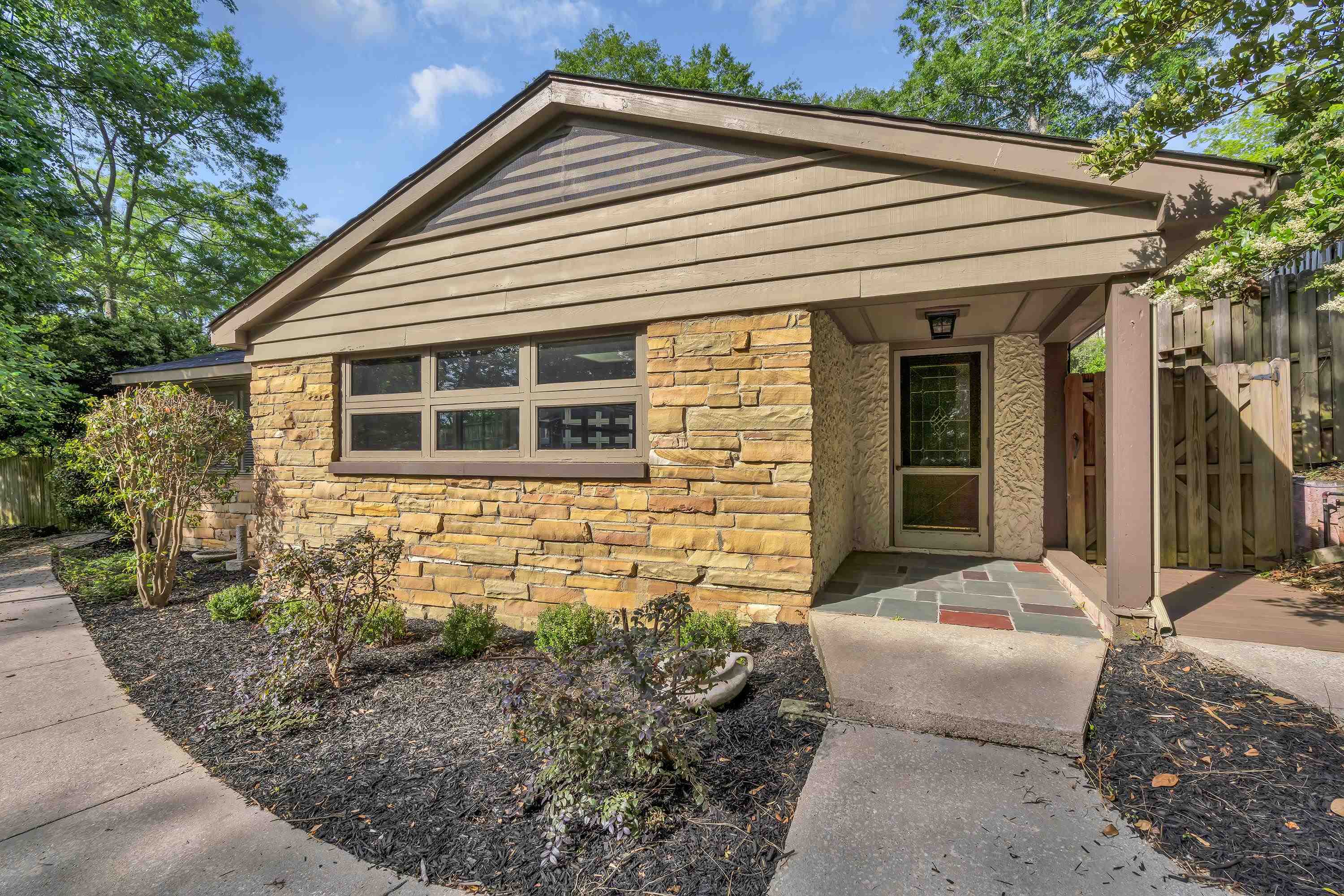 Property Photo: 915 Brentwood Drive SC 29302