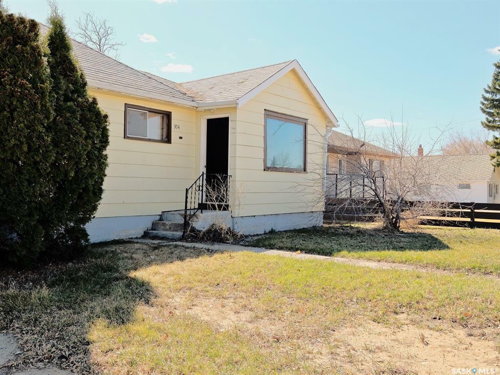 Property Photo: 304 6th Avenue E SK S0K 0M0