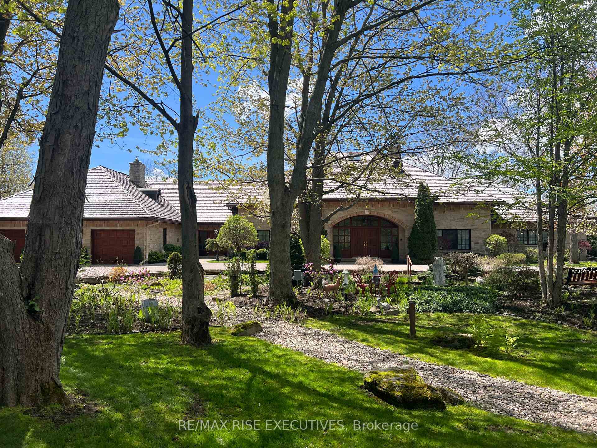 Property Photo: 16024 Lakeside Drive ON K0C 1P0