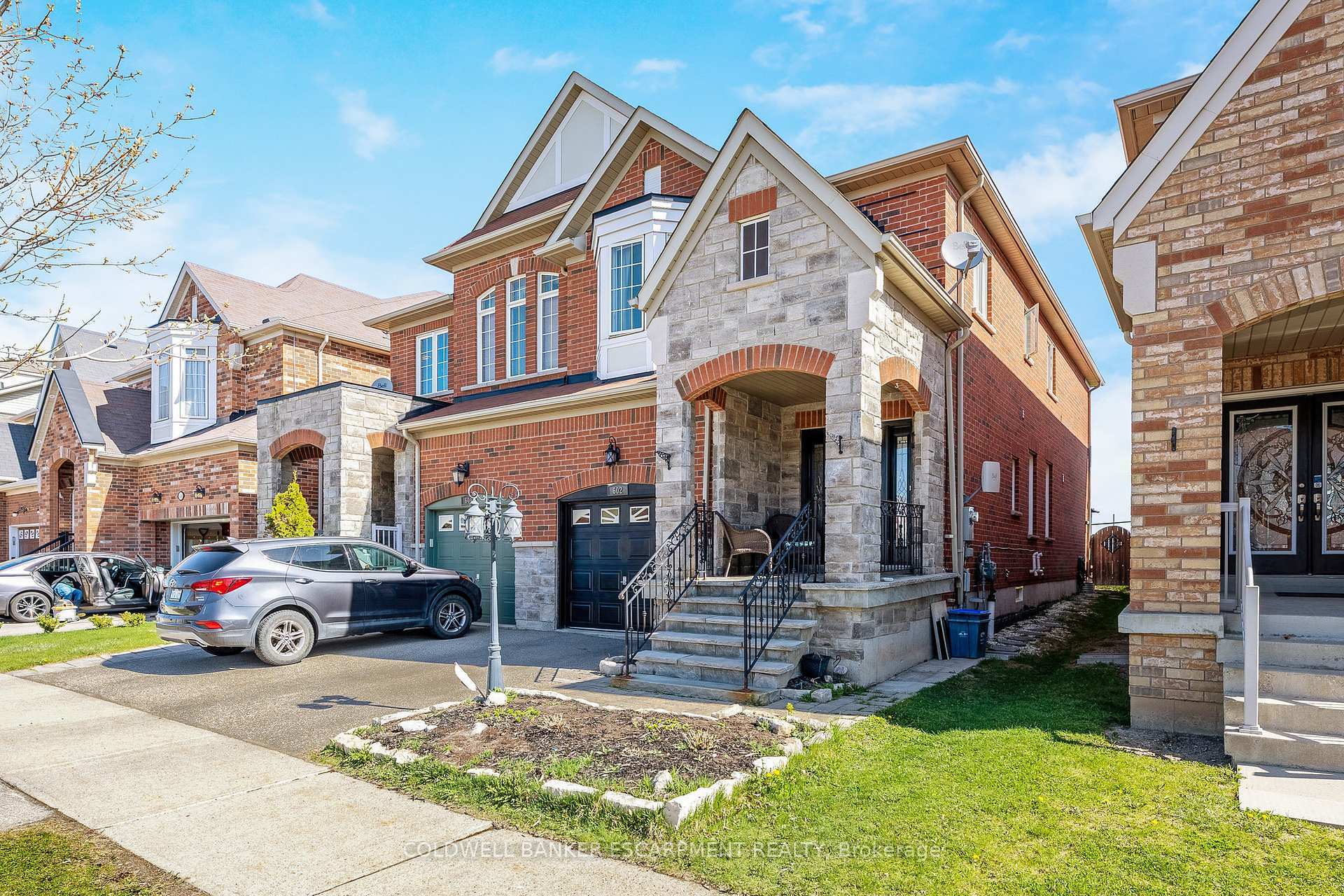 Property Photo: 602 Yates Drive ON L9T 7R1