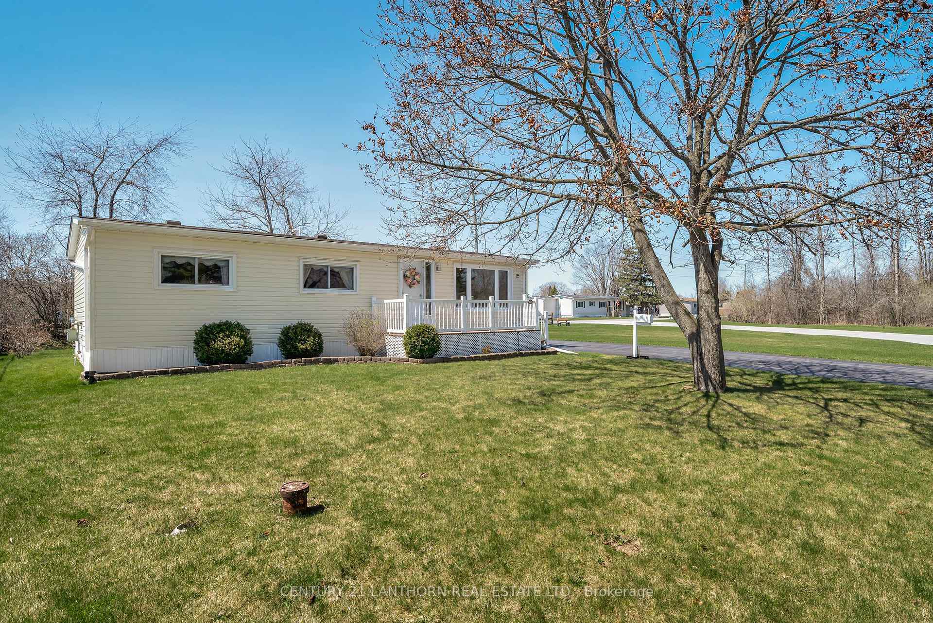 Property Photo: 111 Eastview Boulevard ON K8N 4Z3