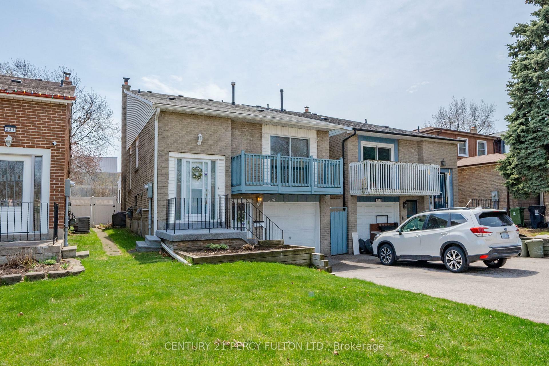 Photo de la propriété: 229 Invergordon Avenue ON M1S 3Z1