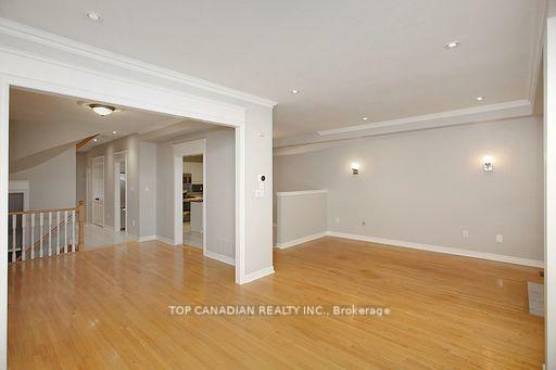 Property Photo: 255 Shaftsbury Avenue 27 ON L4C 0L9