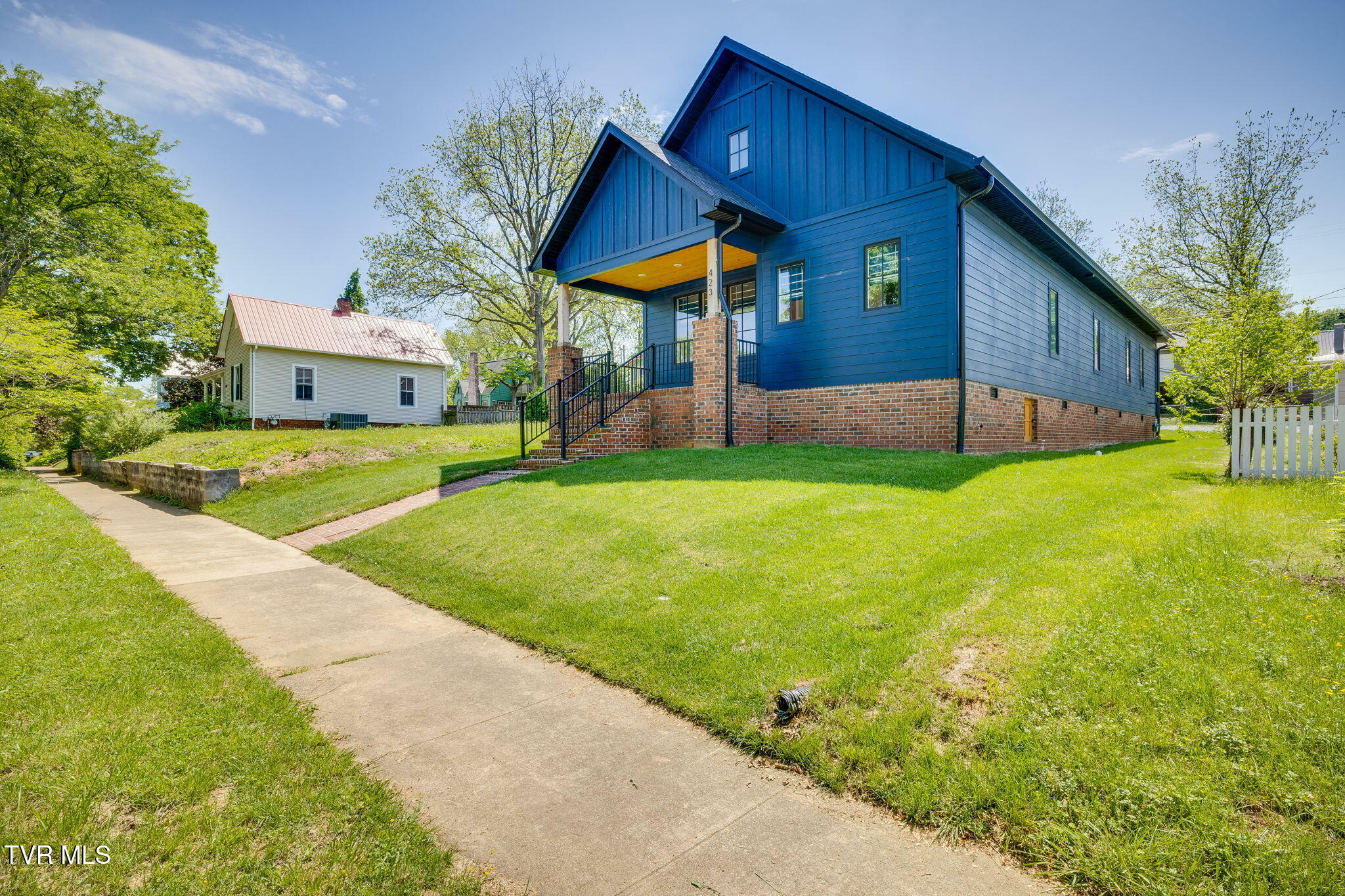 Property Photo: 423 West Maple Street TN 37604