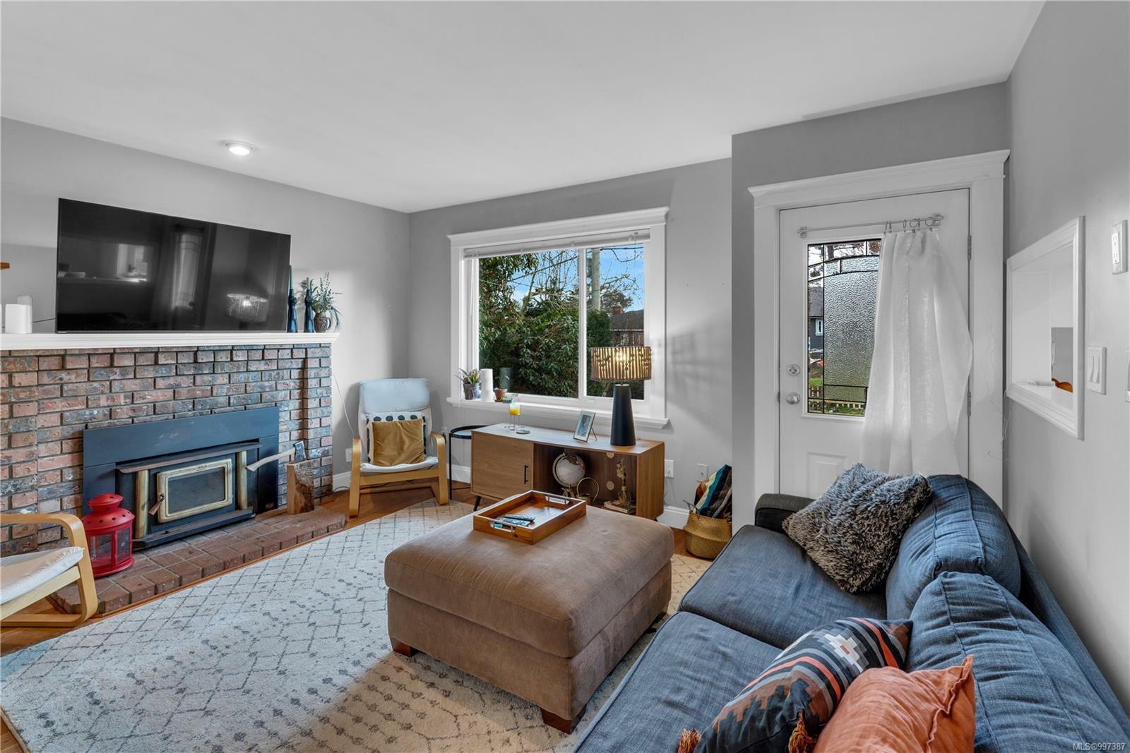 Property Photo: 3016 Dysart Rd BC V9A 2K2