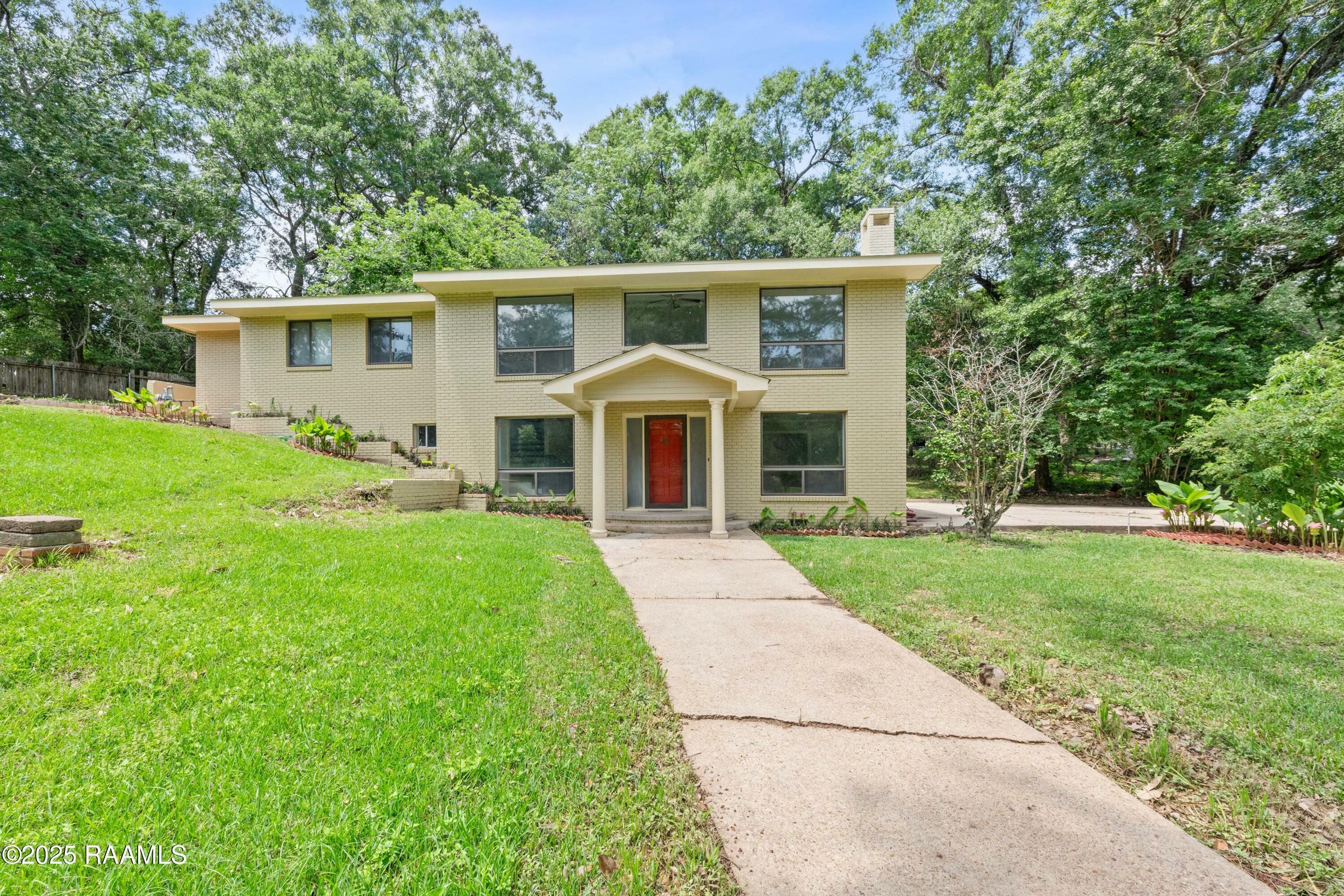 Property Photo: 211 Wildwood Drive LA 70503